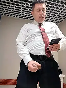 Snapshot of BigCristh79 chatting on 01-06-26, 01:09 BigCristh79 online show from 01-06-26, 01:09