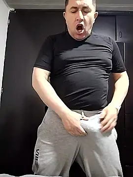 Snapshot of BigCristh79 chatting on 01-09-26, 06:53 BigCristh79 online show from 01-09-26, 06:53