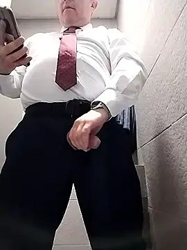 Snapshot of BigCristh79 chatting on 01-12-26, 04:39 BigCristh79 online show from 01-12-26, 04:39