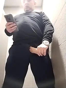 BigCristh79 online show from 04-17-26, 07:44