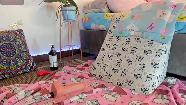 princessluna 19 online show from 04-28-26, 02:27