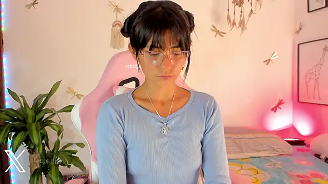 Snapshot of princessluna_19 chatting on 05-16-26, 10:41 princessluna 19 online show from 05-16-26, 10:41