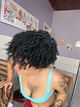 Snapshot of CamillyBlum chatting on 10-25-25, 01:29 CamillyBlum online show from 10-25-25, 01:29