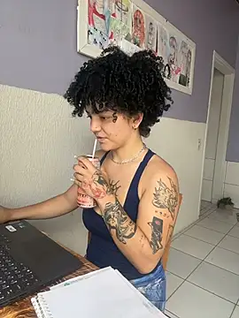 Snapshot of CamillyBlum chatting on 11-19-25, 08:31 CamillyBlum online show from 11-19-25, 08:31