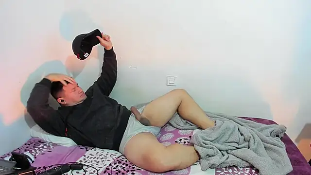 Snapshot of fuckynations chatting on 12-21-24, 06:02 fuckynations online show from 12-21-24, 06:02