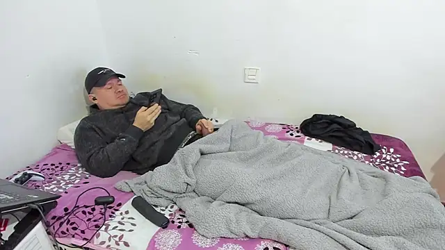 Snapshot of fuckynations chatting on 03-02-25, 01:27 fuckynations online show from 03-02-25, 01:27