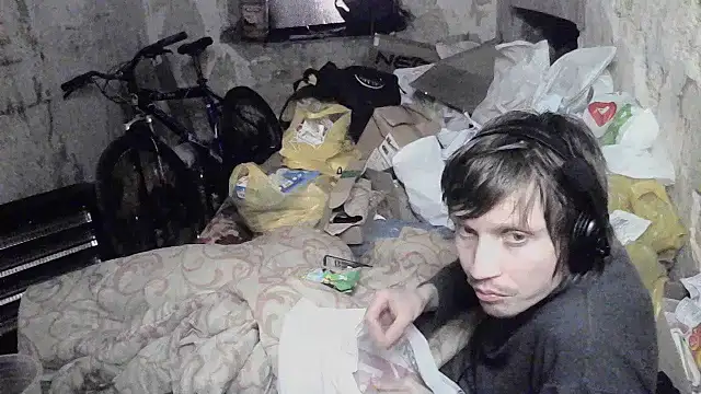 Snapshot of makarov1993 chatting on 05-12-26, 12:35 makarov1993 online show from 05-12-26, 12:35