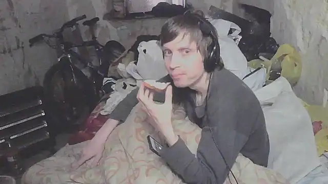 Snapshot of makarov1993 chatting on 05-18-26, 06:36 makarov1993 online show from 05-18-26, 06:36