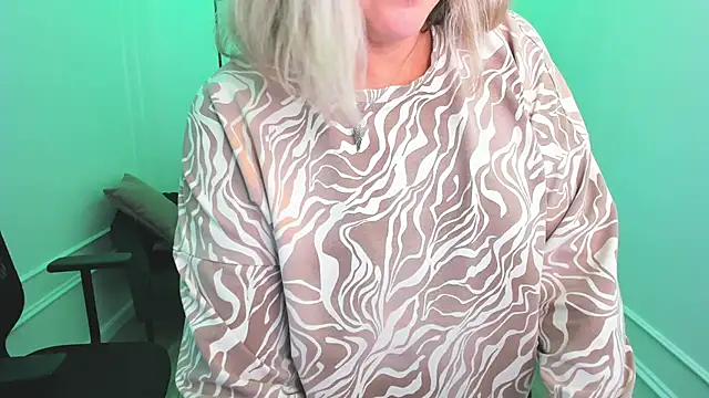 Snapshot of NinaStarle chatting on 09-12-25, 04:23 NinaStarle online show from 09-12-25, 04:23
