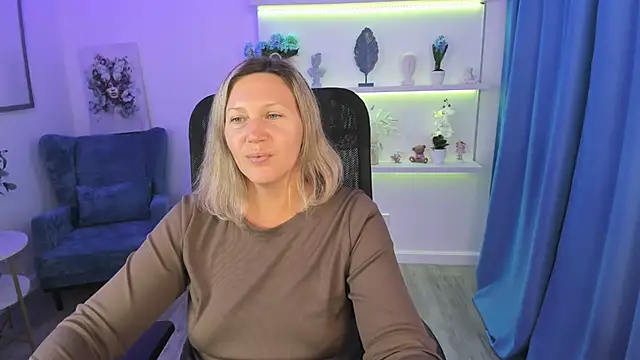 Snapshot of NinaStarle chatting on 09-13-25, 11:32 NinaStarle online show from 09-13-25, 11:32