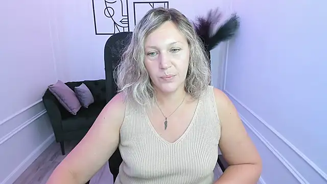 Snapshot of NinaStarle chatting on 09-14-25, 12:04 NinaStarle online show from 09-14-25, 12:04