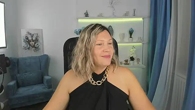 Snapshot of NinaStarle chatting on 09-17-25, 04:25 NinaStarle online show from 09-17-25, 04:25