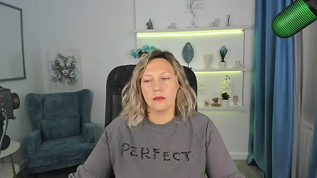 Snapshot of NinaStarle chatting on 09-18-25, 04:58 NinaStarle online show from 09-18-25, 04:58