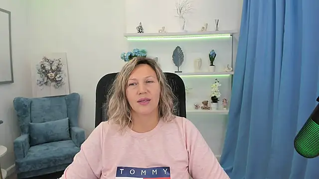 Snapshot of NinaStarle chatting on 09-19-25, 11:55 NinaStarle online show from 09-19-25, 11:55