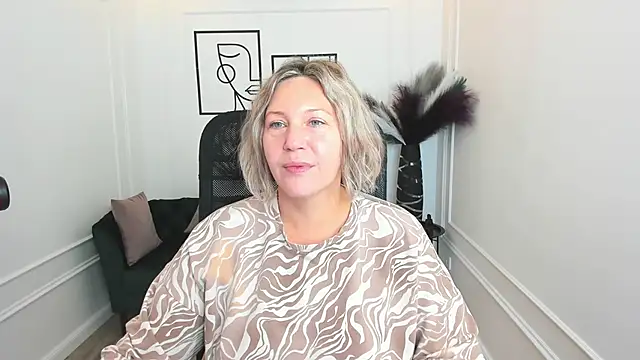 Snapshot of NinaStarle chatting on 09-28-25, 04:29 NinaStarle online show from 09-28-25, 04:29