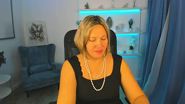 Snapshot of NinaStarle chatting on 10-05-25, 04:44 NinaStarle online show from 10-05-25, 04:44