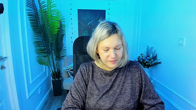 Snapshot of NinaStarle chatting on 10-15-25, 04:34 NinaStarle online show from 10-15-25, 04:34