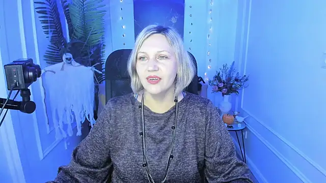 Snapshot of NinaStarle chatting on 10-17-25, 04:48 NinaStarle online show from 10-17-25, 04:48