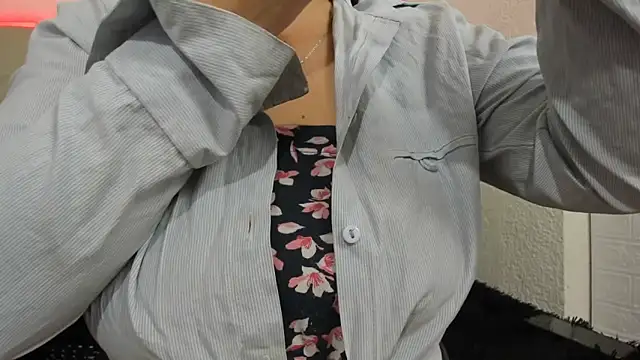 Snapshot of katherine_blair chatting on 01-16-26, 01:04 katherine blair online show from 01-16-26, 01:04