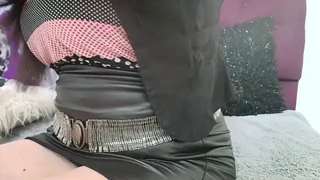 Snapshot of katherine_blair chatting on 02-12-26, 12:44 katherine blair online show from 02-12-26, 12:44