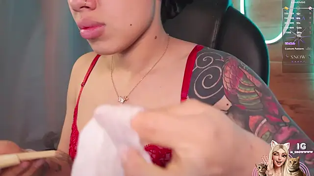 Snapshot of Miila_snow chatting on 02-27-26, 11:43 Miila snow online show from 02-27-26, 11:43