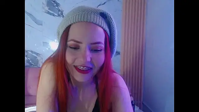 Snapshot of mady0619_ch chatting on 10-06-25, 10:56 mady0619 ch online show from 10-06-25, 10:56