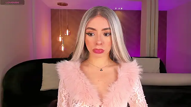 IsabellaMoreau online show from 04-06-26, 07:48