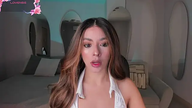 IsabellaMoreau online show from 06-15-26, 08:00