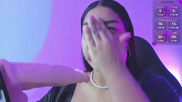 Snapshot of giselle_upp chatting on 09-13-25, 12:32 giselle upp online show from 09-13-25, 12:32