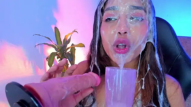 Snapshot of giselle_upp chatting on 03-08-26, 03:21 giselle upp online show from 03-08-26, 03:21