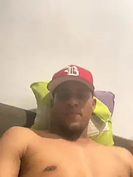 Snapshot of freedmar chatting on 11-19-25, 02:33 freedmar online show from 11-19-25, 02:33