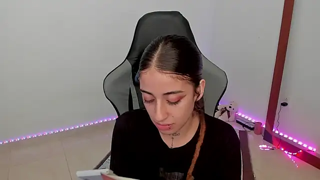 Snapshot of star_shooting8 chatting on 01-08-26, 08:22 star shooting8 online show from 01-08-26, 08:22