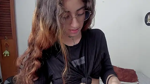 Snapshot of star_shooting8 chatting on 02-06-26, 08:45 star shooting8 online show from 02-06-26, 08:45