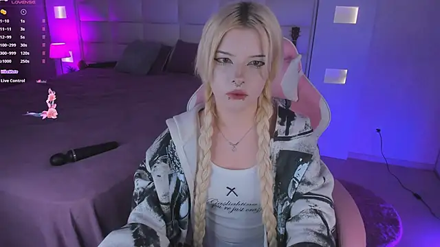 Cuddly Kitten online show from 09-24-25, 10:24