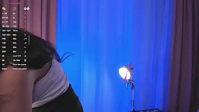 Nelly Kimm online show from 04-30-26, 01:23