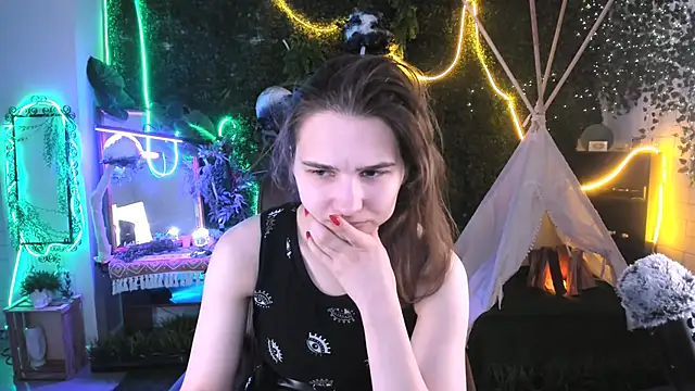 Snapshot of TessaMill chatting on 10-06-25, 05:16 TessaMill online show from 10-06-25, 05:16