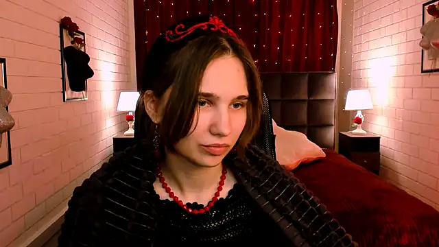 Snapshot of TessaMill chatting on 11-19-25, 05:51 TessaMill online show from 11-19-25, 05:51