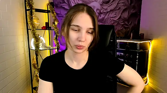 Snapshot of TessaMill chatting on 12-03-25, 09:18 TessaMill online show from 12-03-25, 09:18