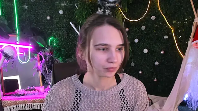 Snapshot of TessaMill chatting on 12-17-25, 09:15 TessaMill online show from 12-17-25, 09:15