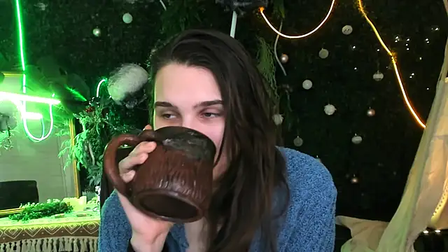 Snapshot of TessaMill chatting on 02-14-26, 09:28 TessaMill online show from 02-14-26, 09:28