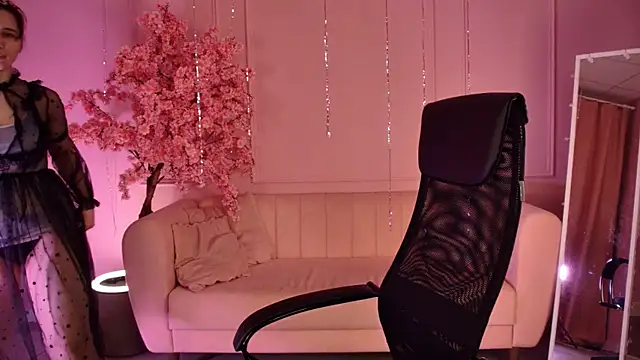 Snapshot of TessaMill chatting on 03-10-26, 09:14 TessaMill online show from 03-10-26, 09:14