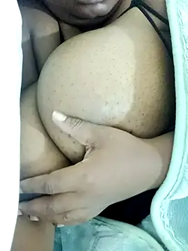 ShySexyBaddiexx online show from 11-18-25, 08:08