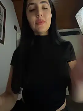 Snapshot of oh_nina chatting on 06-14-26, 12:19 oh nina online show from 06-14-26, 12:19