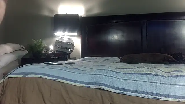 Snapshot of Hornylouisewil chatting on 11-16-25, 01:11 Hornylouisewil online show from 11-16-25, 01:11