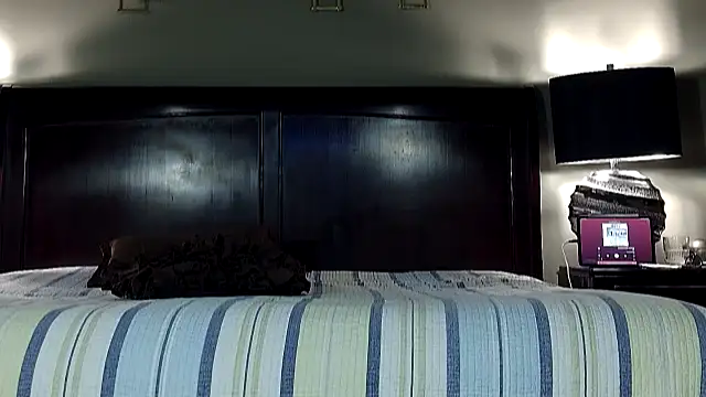 Snapshot of Hornylouisewil chatting on 11-28-25, 11:40 Hornylouisewil online show from 11-28-25, 11:40