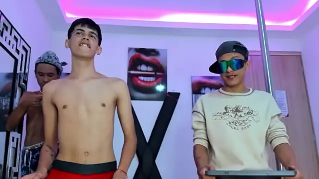 TWINKS FRIENDS online show from 10-20-25, 02:45