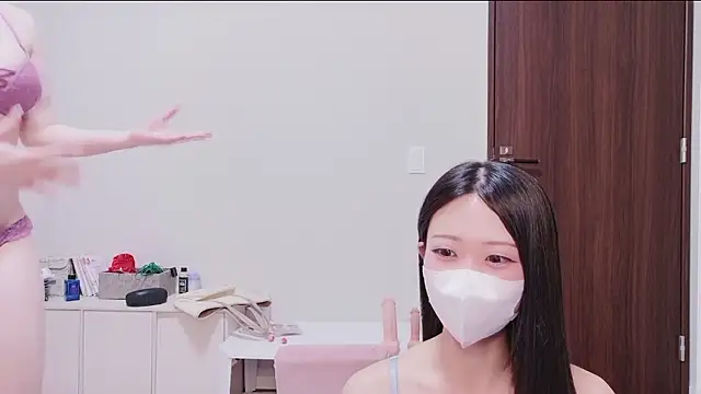 Snapshot of OSUSHI-CHAN chatting on 03-11-26, 07:53 OSUSHI-CHAN online show from 03-11-26, 07:53