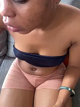 Snapshot of PrettyNina77 chatting on 09-17-25, 10:06 PrettyNina77 online show from 09-17-25, 10:06