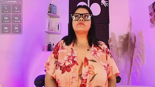 Snapshot of Iamlola_ chatting on 11-25-25, 08:53 Iamlola online show from 11-25-25, 08:53