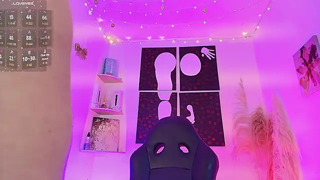 Snapshot of Iamlola_ chatting on 12-15-25, 10:36 Iamlola online show from 12-15-25, 10:36